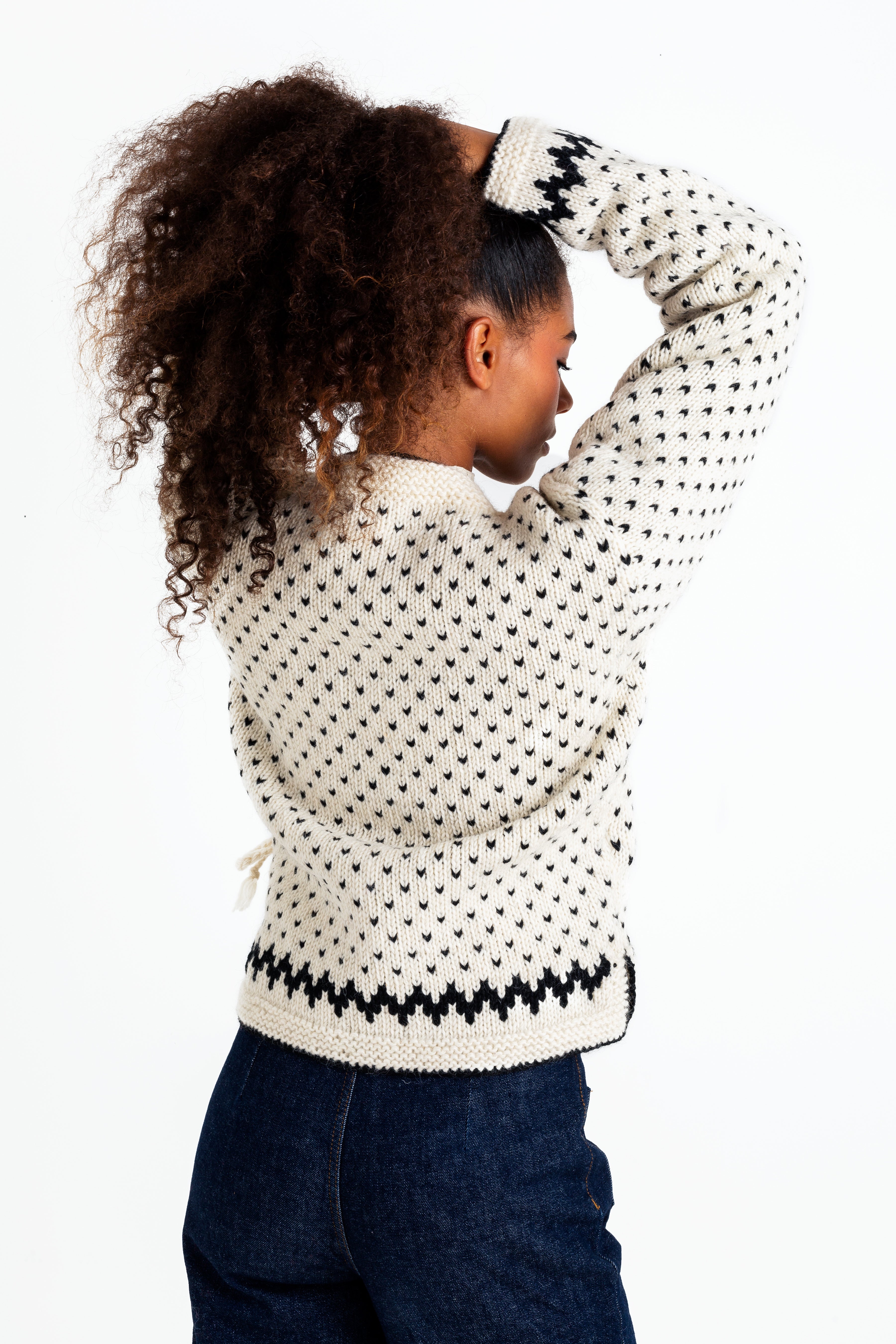 Pull beige tricot la main Kitu Paris